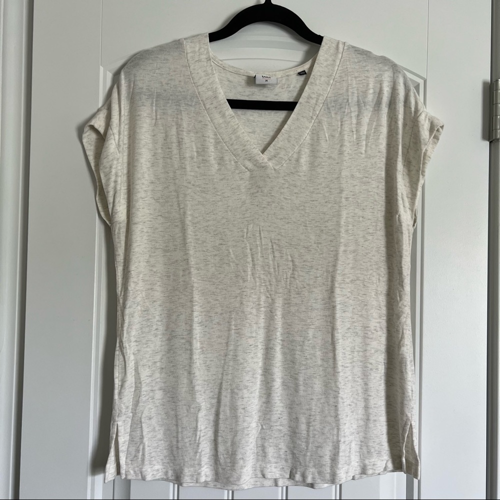Cabi Cream Heathered V-Neck T-Shirt Medium